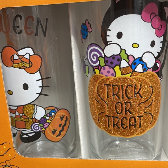 24HR DROP ⬇️ Hello Kitty Halloween Glass Set - Picture 5 of 6